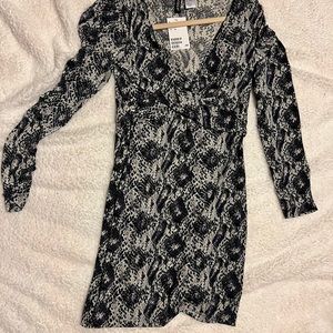 V-neck H&M Bodycon dress